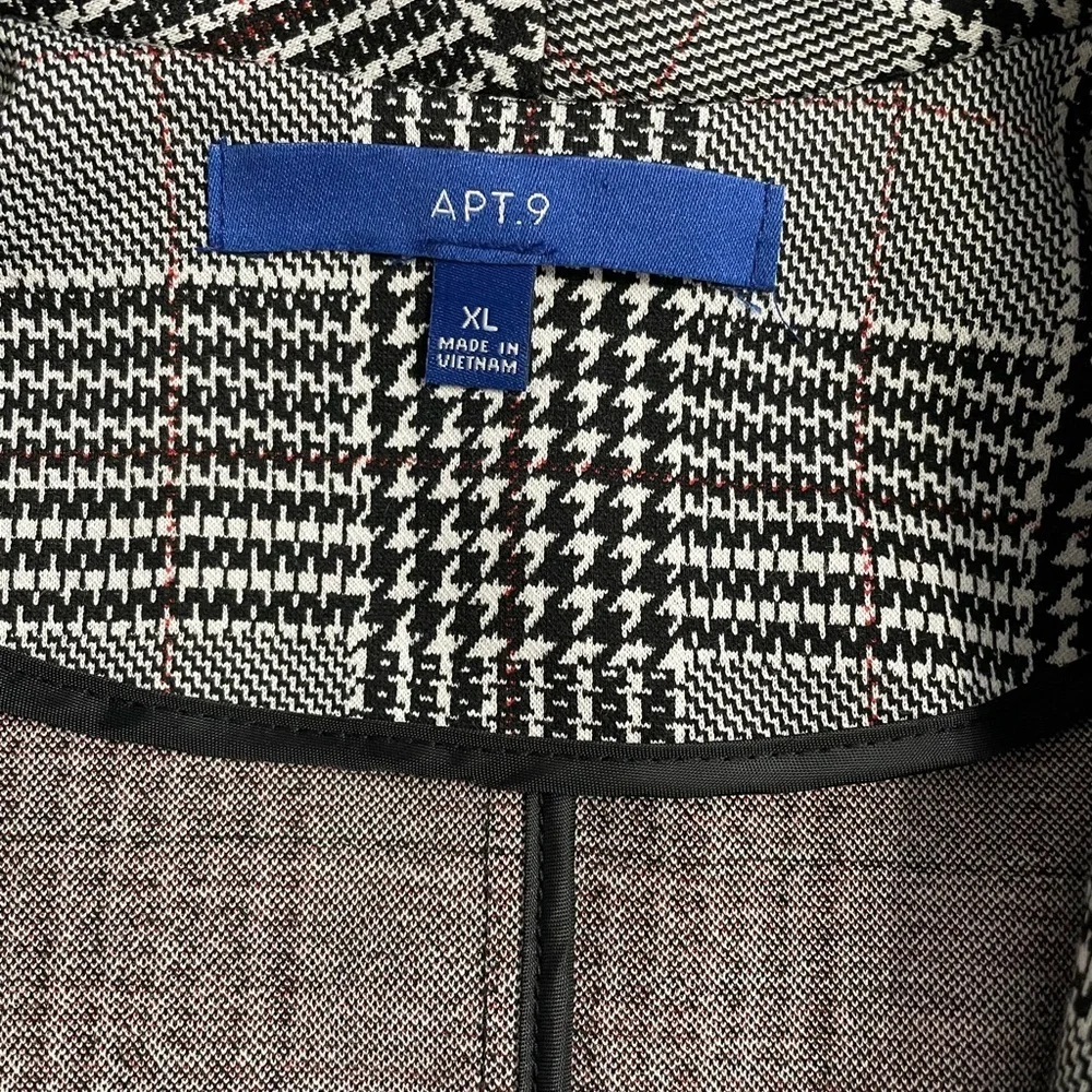 Apt 9 women’s size XL black and white plaid, open front knit jacket/ blazer